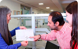 Realiza o haz seguimiento a tus consultas o reclamos.